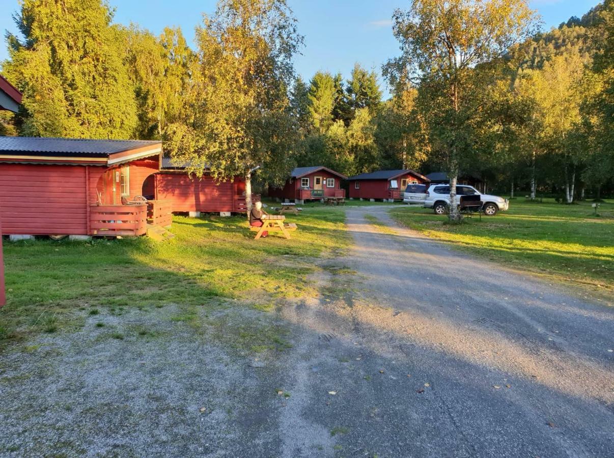 Romsdalseggen Camping Isfjorden Екстериор снимка