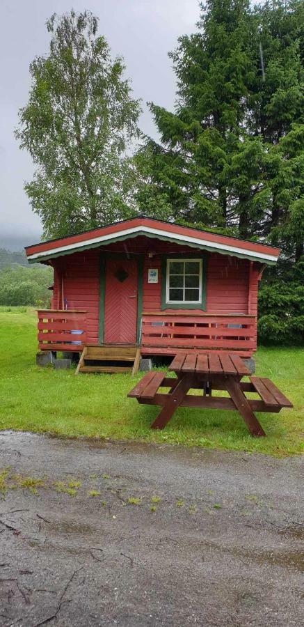 Romsdalseggen Camping Isfjorden Екстериор снимка